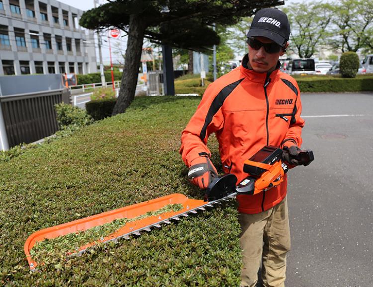 Echo 56v Lightweight Single-Sided Battery Hedge Trimmer DHCS-2800 - DHCS-2800Image4.jpg
